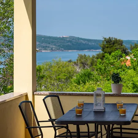 Mari Novigrad (Dalmatia)