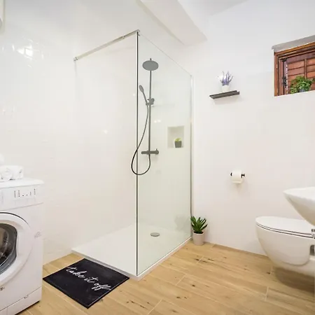 Mari * Novigrad (Dalmatia)