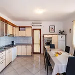 Mari Apartman *