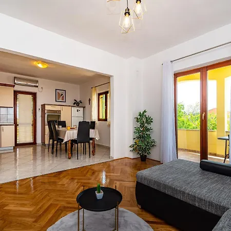 Mari 诺维格勒达尔马提亚