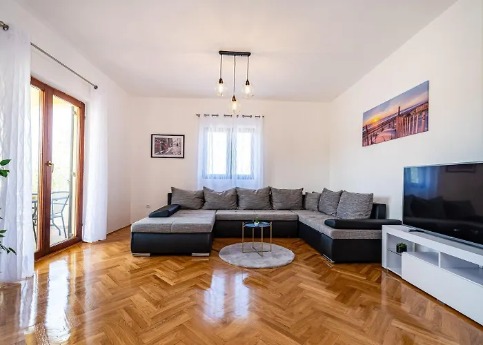 Mari Apartment *