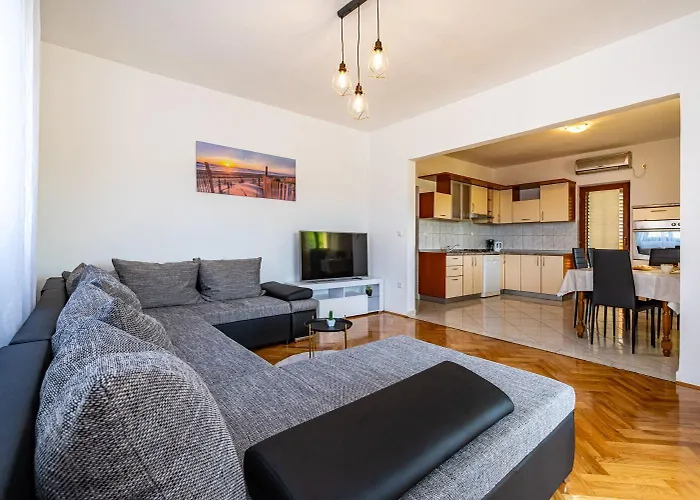 Mari * Novigrad (Dalmatia)