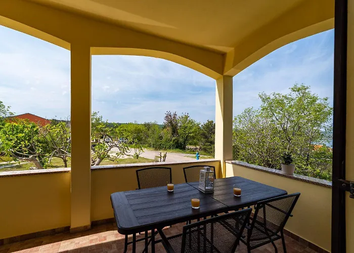 Mari Novigrad (Dalmatia)